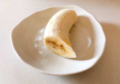離乳食のバナナ 生で食べさせてもいいのはいつから なるほど